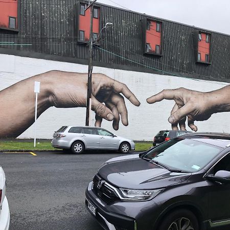 Cool Apartment, Central To Everything, Share With 2X Bulldogs Auckland Buitenkant foto